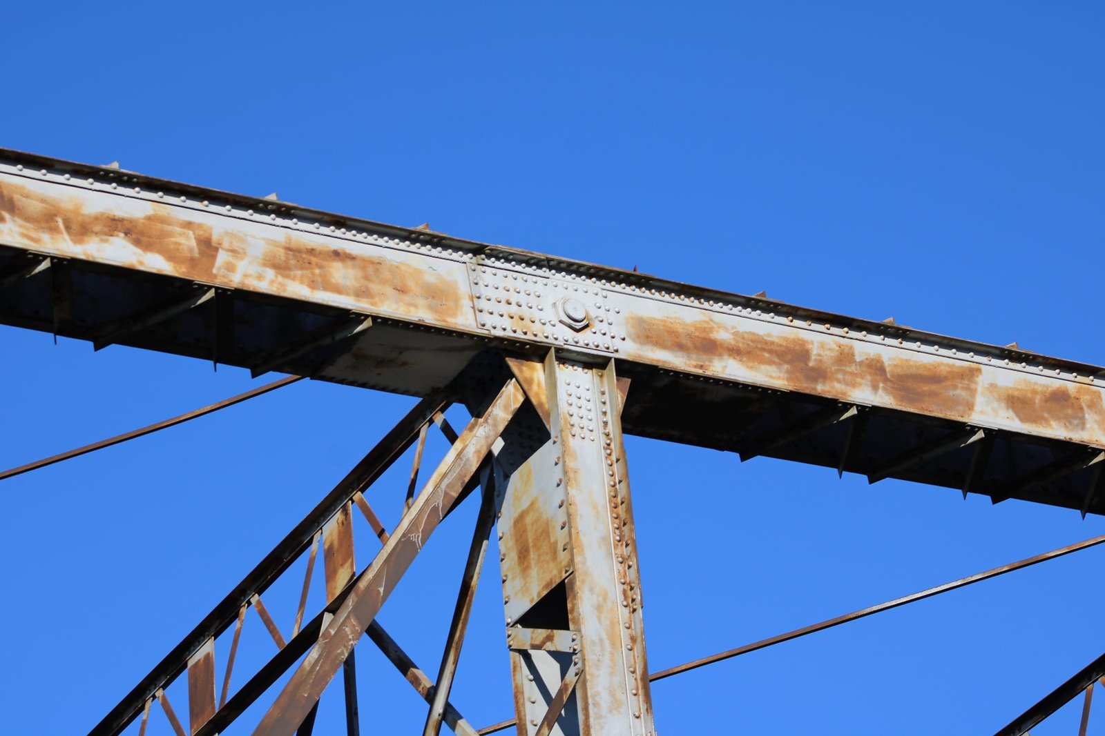 Upper connection, south leaf